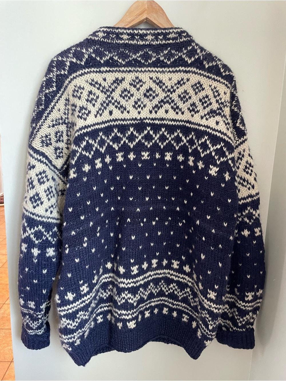 Vintage Hand Knit Nordic Style Wool Cardigan Mens XL Navy Blue Fair Isle Sweater - Picture 6 of 9